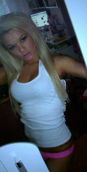 Nancy, 18 | Illinois Discreet Dating and Casual Fun
