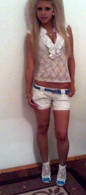 Dana, 24, profile image for California dating page