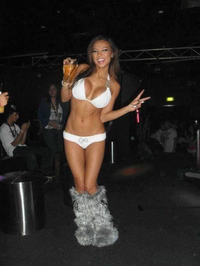 Leona, 25, Illinois | Younger Adult Woman Seeking Older Men