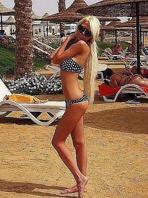 Carlee, 28 from California | Older Men and Younger Women Dating