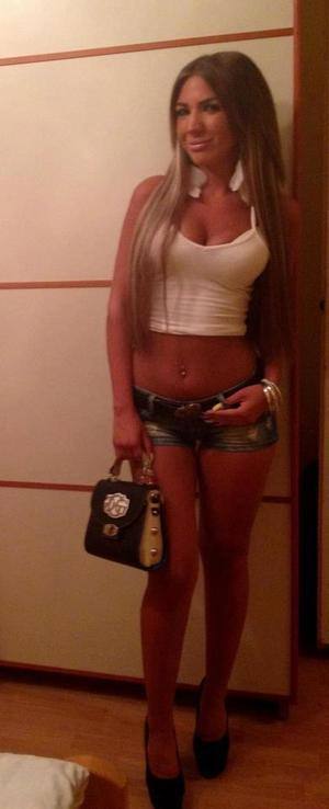 Lacy, 24 in Missouri | Younger Adult Woman, Older Men