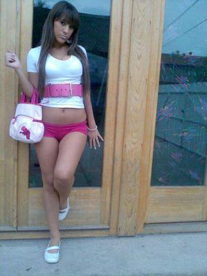 Local profile photo of Elaine, 18, in Washington, DC