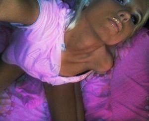 Ashlyn (18) in Ontario | Local Adult Woman