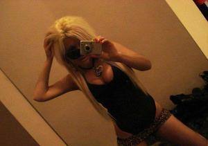 Noemi (27) in Ontario | Local Adult Woman