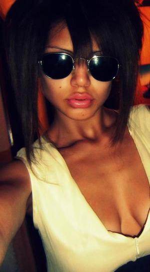 Photo of Summer (28) from New York, NY dating profile