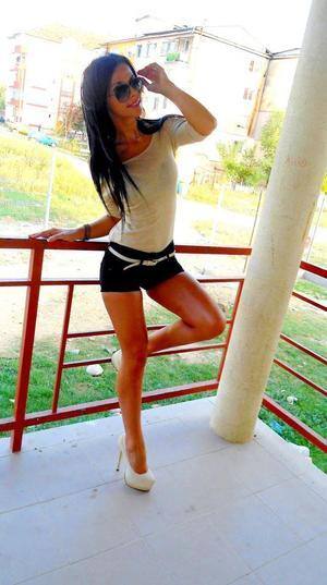 Photo of Alexia (26) from Toronto, ONT dating profile