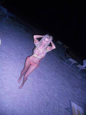 Photo of Paige (18) from New York, NY dating profile