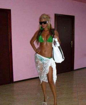 Lucia, 29, profile image for Alberta dating page