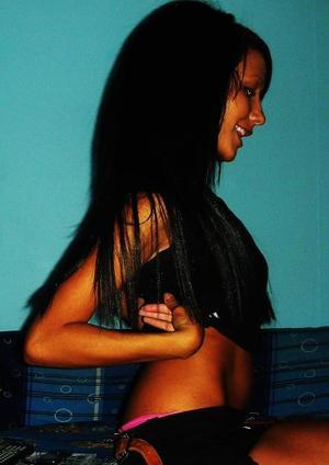 Claris from Block Island, Rhode Island is looking for adult webcam chat