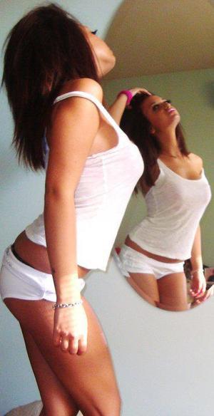 Gretchen from Willards, Maryland is looking for adult webcam chat