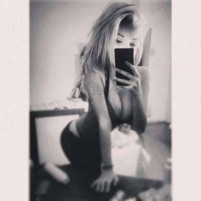 Oralee from Jonesville, Vermont is looking for adult webcam chat