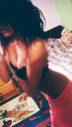 Clarisa from Oregon is looking for adult webcam chat