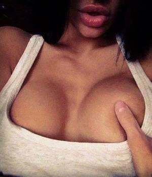 Charla from Bunker Hill, Oregon is looking for adult webcam chat