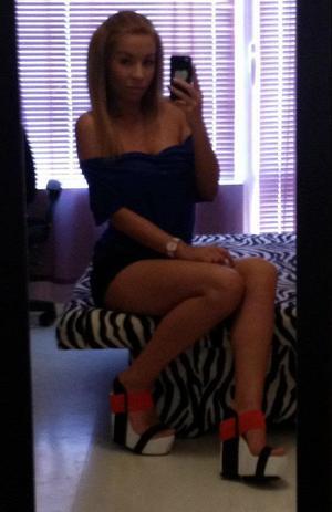 Leonarda from Stotts City, Missouri is looking for adult webcam chat