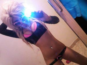 Ivonne from Stockport, Iowa is looking for adult webcam chat