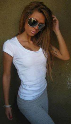 Shonda from Biron, Wisconsin is looking for adult webcam chat