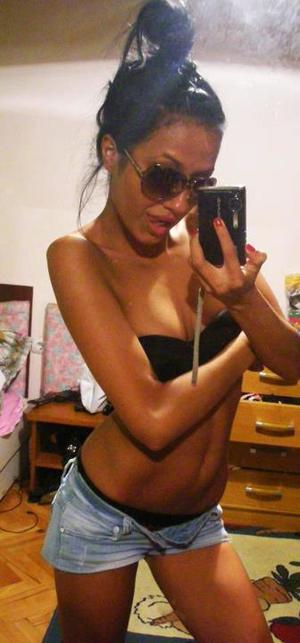 Jacquiline from Wells, Maine is looking for adult webcam chat